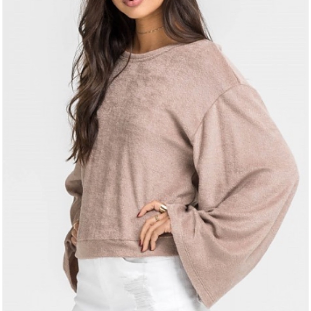 NWT Lush Key Hole Top - LAST ONE!